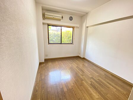 洋室1 約5.7帖 クロゼット完備