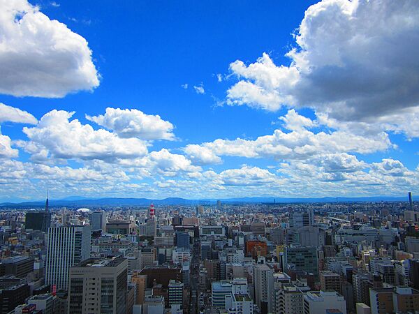 リビングから眺める36階東側眺望（栄方面：眺望は永続的に保証されるものではありません）