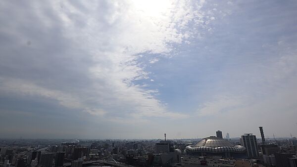 西側バルコニーからの眺望（眺望は永続的に保証されるものではありません。）