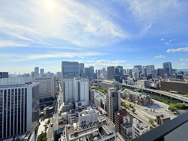 西向きサービススペースからの眺望（但し眺望は永続的に保証されるものではございません）