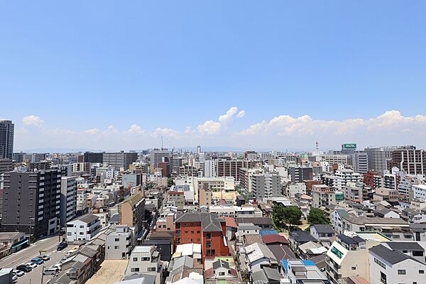 北側バルコニーからの眺望です。眺望については永続的に保証されるものではありません。