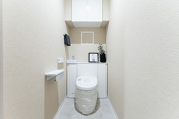 トイレです。温水洗浄便座付きなので、快適にご使用いただけます。
