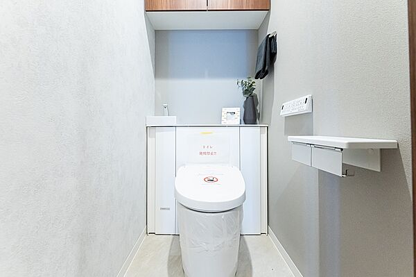 トイレ　家具、什器等は販売価格には含まれません。