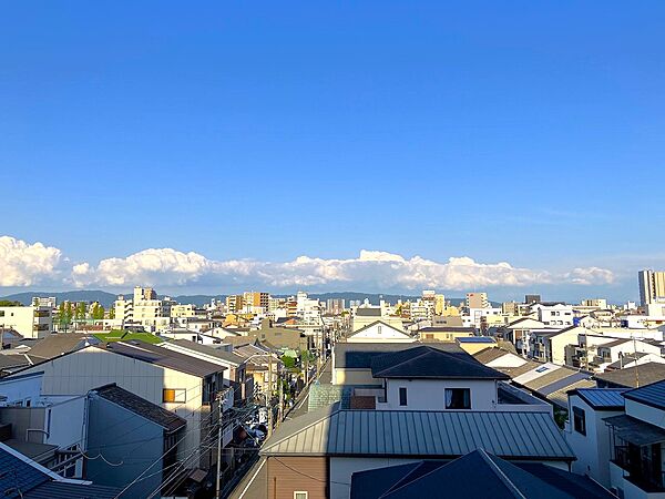 東側バルコニーからの眺望です（眺望は永続的に保証されるものではありません）