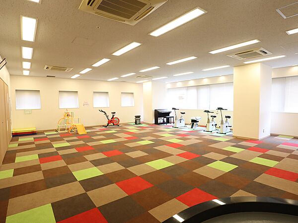 2階にある集会室です。小さなお子さまに遊んでいただくキッズルームとしてもご利用いただけます。（有償）