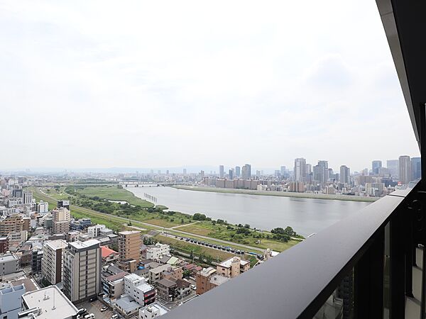 バルコニーから南側方面（淀川を望む）眺望