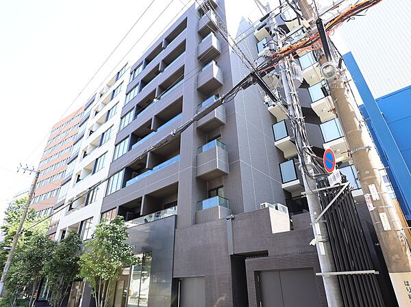 地上8階建てのマンションです