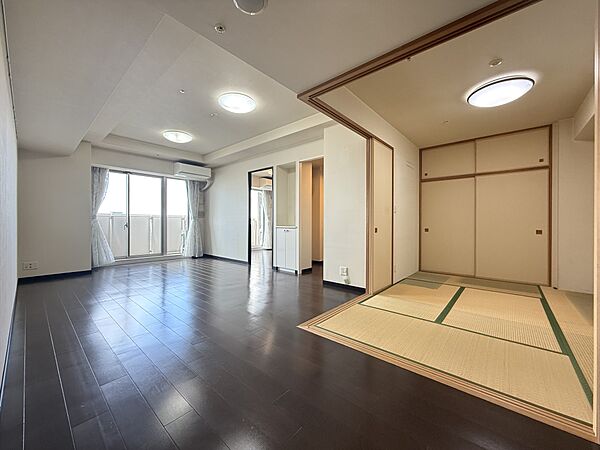 和室約6．0帖と隣接しており、広々とした空間をご利用いただくことができます