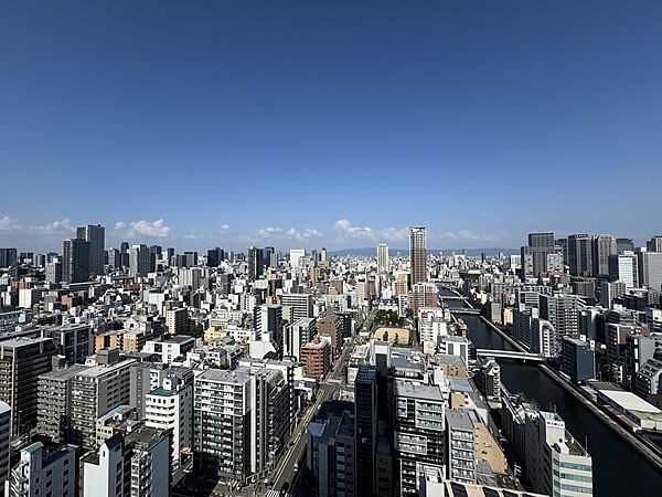 東側バルコニーからの眺望（永続的に保証されるものではありません）
