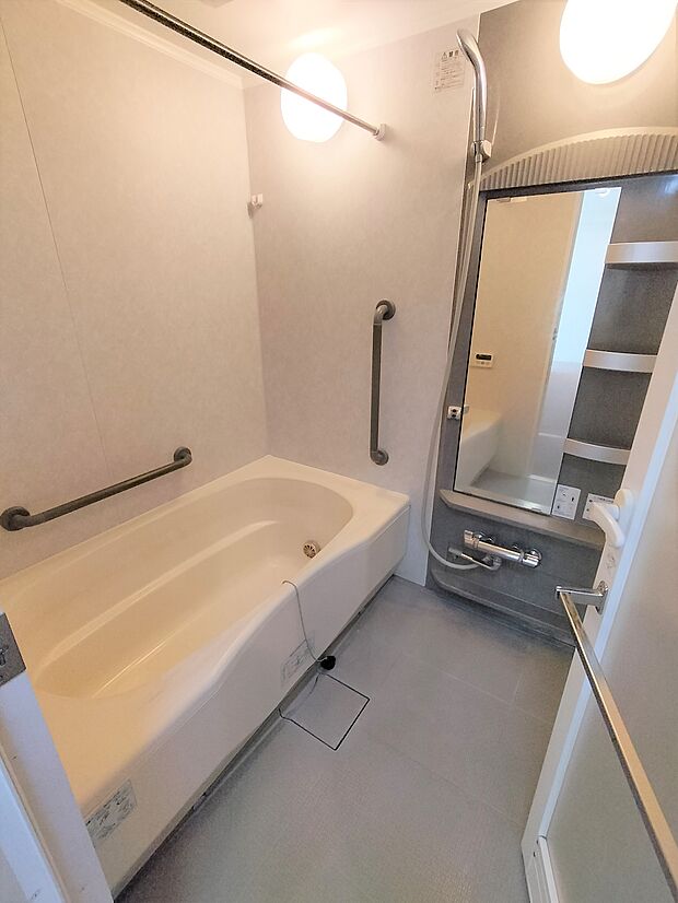 1400×1800サイズバスルーム／浴室暖房乾燥機あり