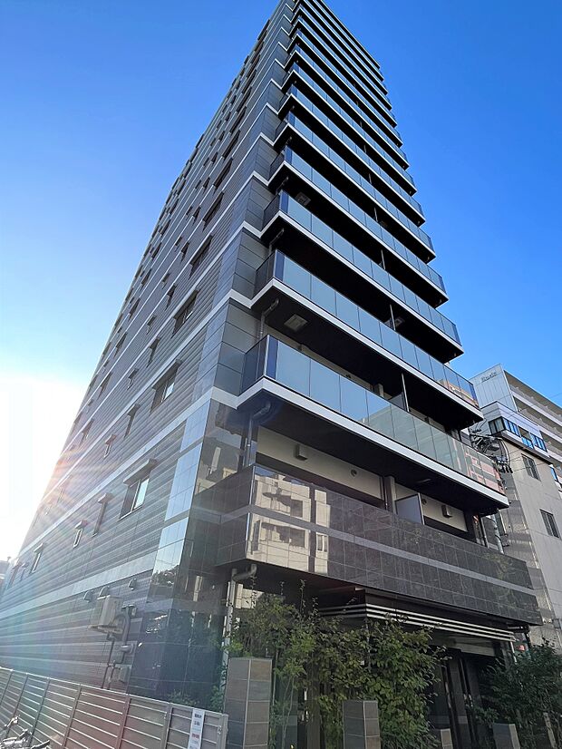 2021年7月完成の築浅マンション／地上15階建て／所在階7階