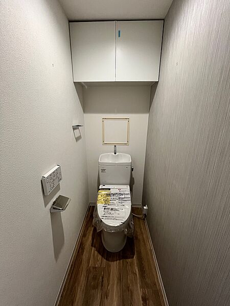 温水洗浄便座付きのトイレ
