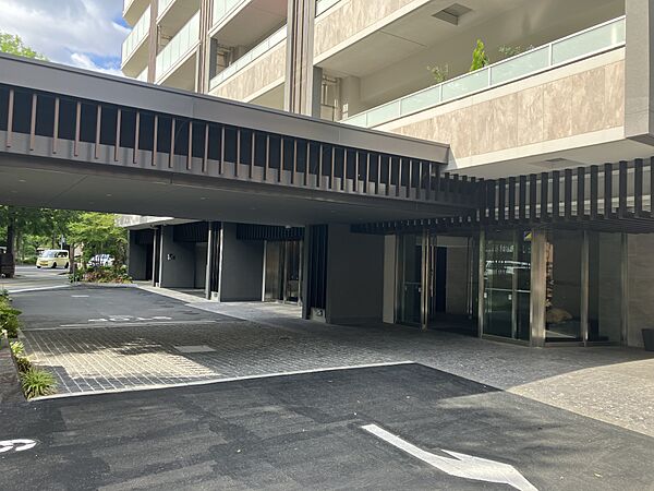 エントランス正面入り口