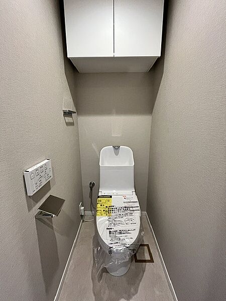 温水洗浄便座付きのトイレ