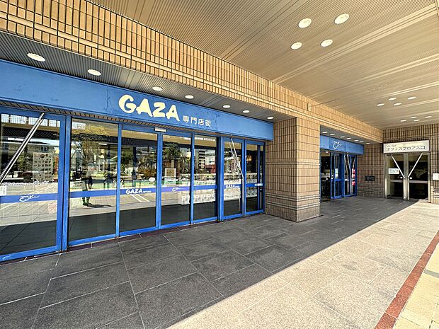 GAZA専門店街（300m）
