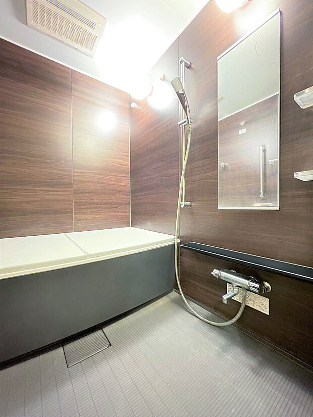 換気乾燥機付の浴室（現況写真と間取図面をもとにＣＧで作成したリフォームイメージです）