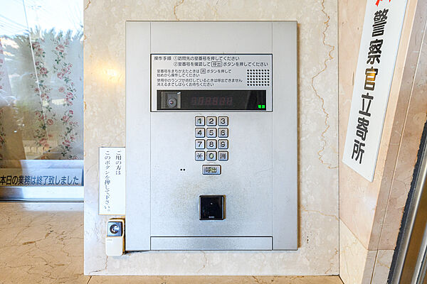 安心してお住まいいただけるよう居住者以外の侵入を防ぐオートロックシステムを採用。