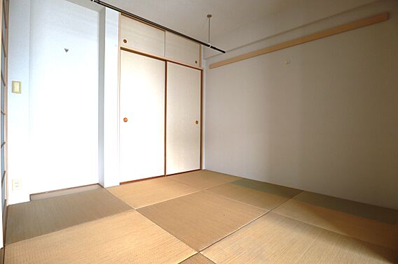 琉球風の畳を採...