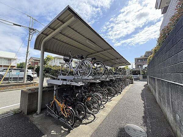 敷地内駐輪場（空き状況、料金等はお問い合わせください。）