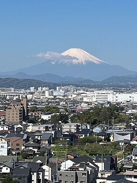 西側バルコニーから西方向の富士山を望む眺望
