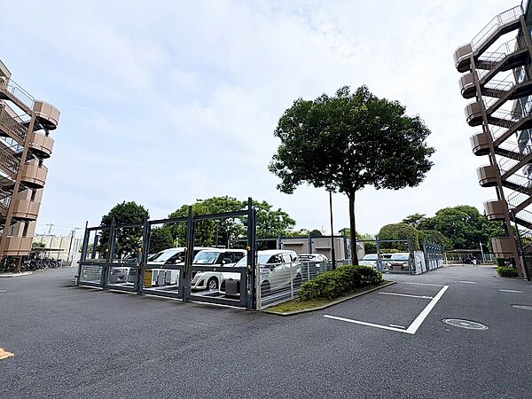 敷地内機械式駐車場（空き状況、料金等はお問合せください。）