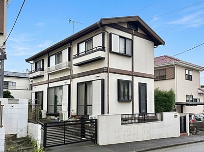 外観:土地面積約50坪超。第一種低層住居専用地域の閑静な住宅街に佇む4LDK住宅 外観:土地面積約50坪超。第一種低層住居専用地域の閑静な住宅街に佇む4LDK住宅