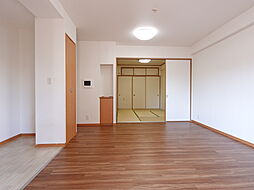 ファミール観音平和大通り 3SLDKのリビング/ダイニング