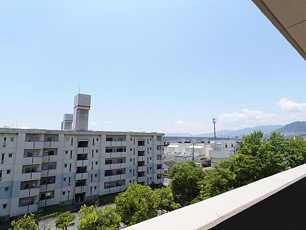 バルコニーからの眺望です（眺望は永続的に保証できるものではありませ）