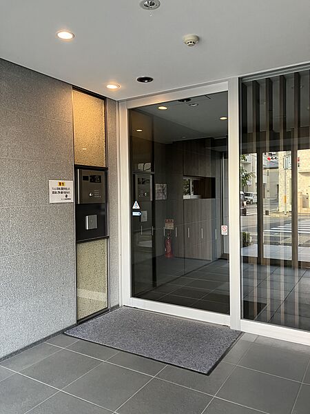 エントランスはセキュリティに配慮されたオートロック仕様です