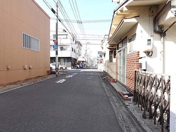 幅員約5.5ｍの広島市道に接道しています