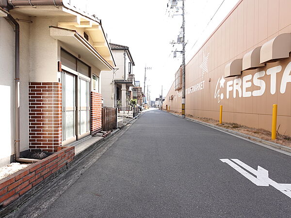 幅員約5.5ｍの広島市道に接道しています