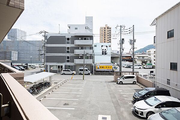 南向きのバルコニーからの眺望です（眺望は永続的に保証できるものではありません）