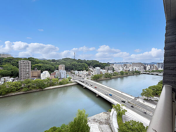 南東側バルコニーからの眺望　眺望は永続的に保証されるものではありません