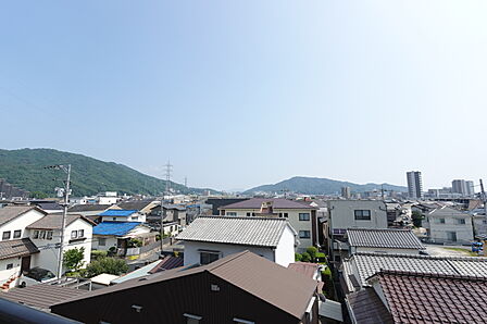 遮るものが少なく開放的な眺望をお楽しみいただけます(眺望は永続的に保証できるものではありません)