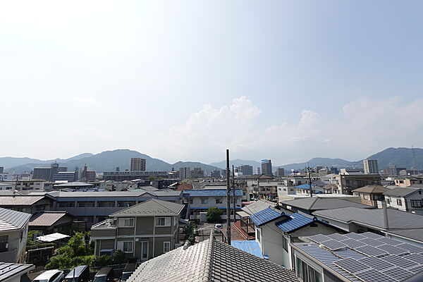 遮るものが少なく開放的な眺望をお楽しみいただけます（眺望は永続的に保証できるものではありません）