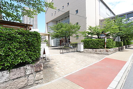 広島女学院高等学校…徒歩2分