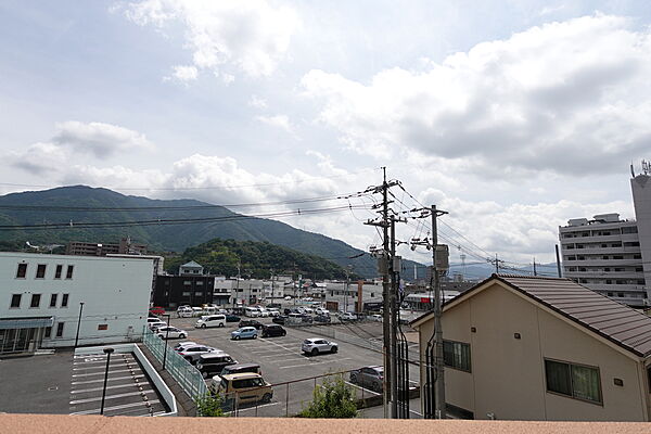南東向きメインバルコニーからの眺望です（眺望は永続的に保証できるものではありません）
