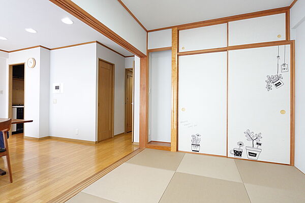 和室はフチなしの半畳タイプが使われておりモダンな雰囲気になっています