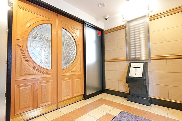 カメラ付きオートロックが採用されており、セキュリティに配慮がされています