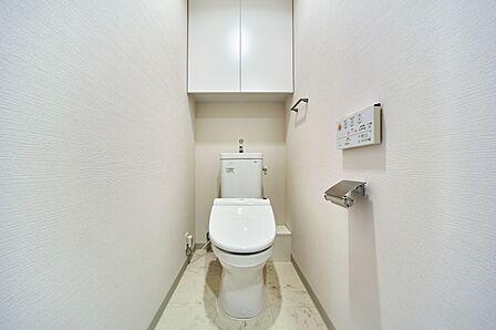 温水洗浄、脱臭機能付暖房便座付ウォシュレット完備