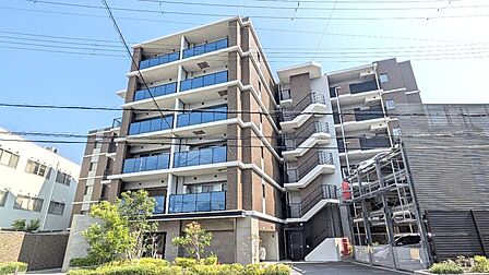 鉄筋コンクリート造 地上6階建 2020年3月築のマンションです。