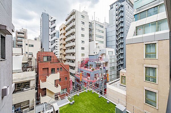 洋室側バルコニーからの眺望