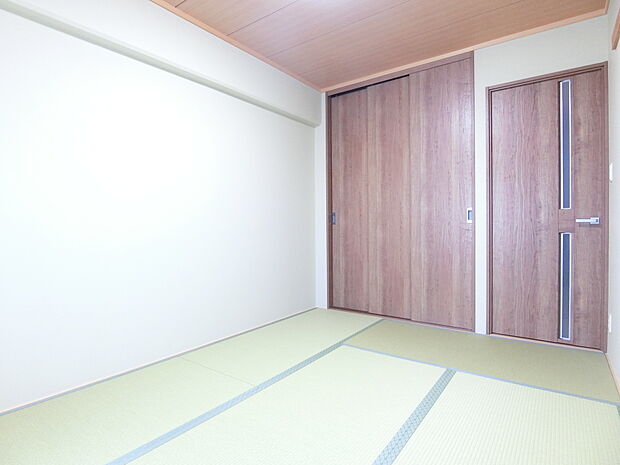 和室約6．0帖　機械すき和紙でできた高機能な畳おもてと天然木質繊維の畳床を使用（ダイケン製）