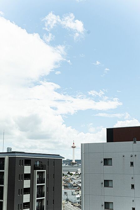 バルコニーから南東側には京都タワーが望めます