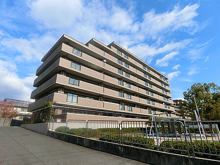 総戸数212戸のマンションです。