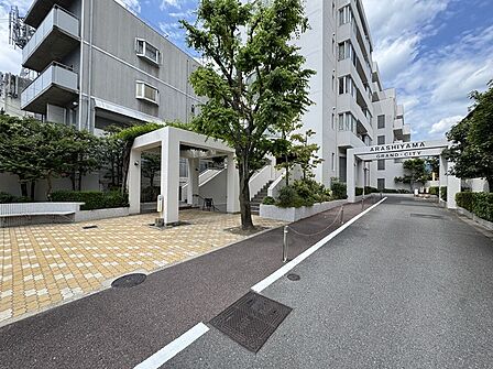 マンション外観写真です。