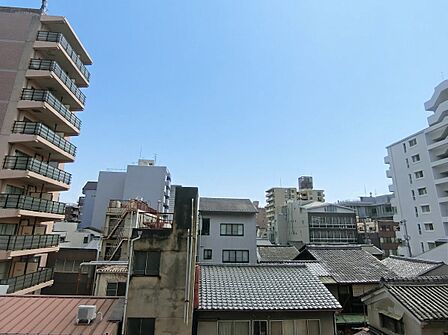 バルコニーからの眺望 南向きで日当たりが良い住戸です。