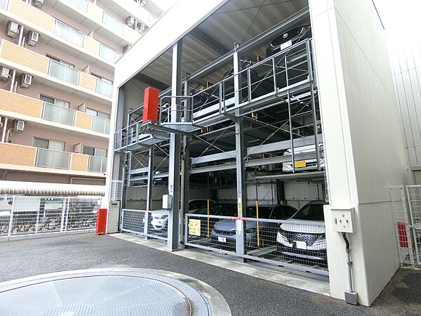 　分譲駐車場です。車サイズに制限があります。