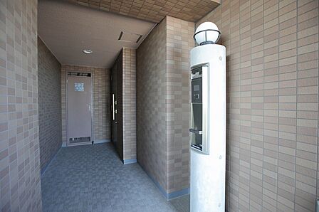 プライバシー性の高いアルコープ付玄関