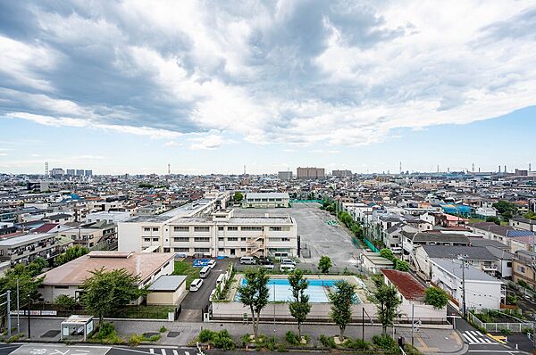 バルコニーから東側の眺望（眺望は永続的に保証されるものではございません）